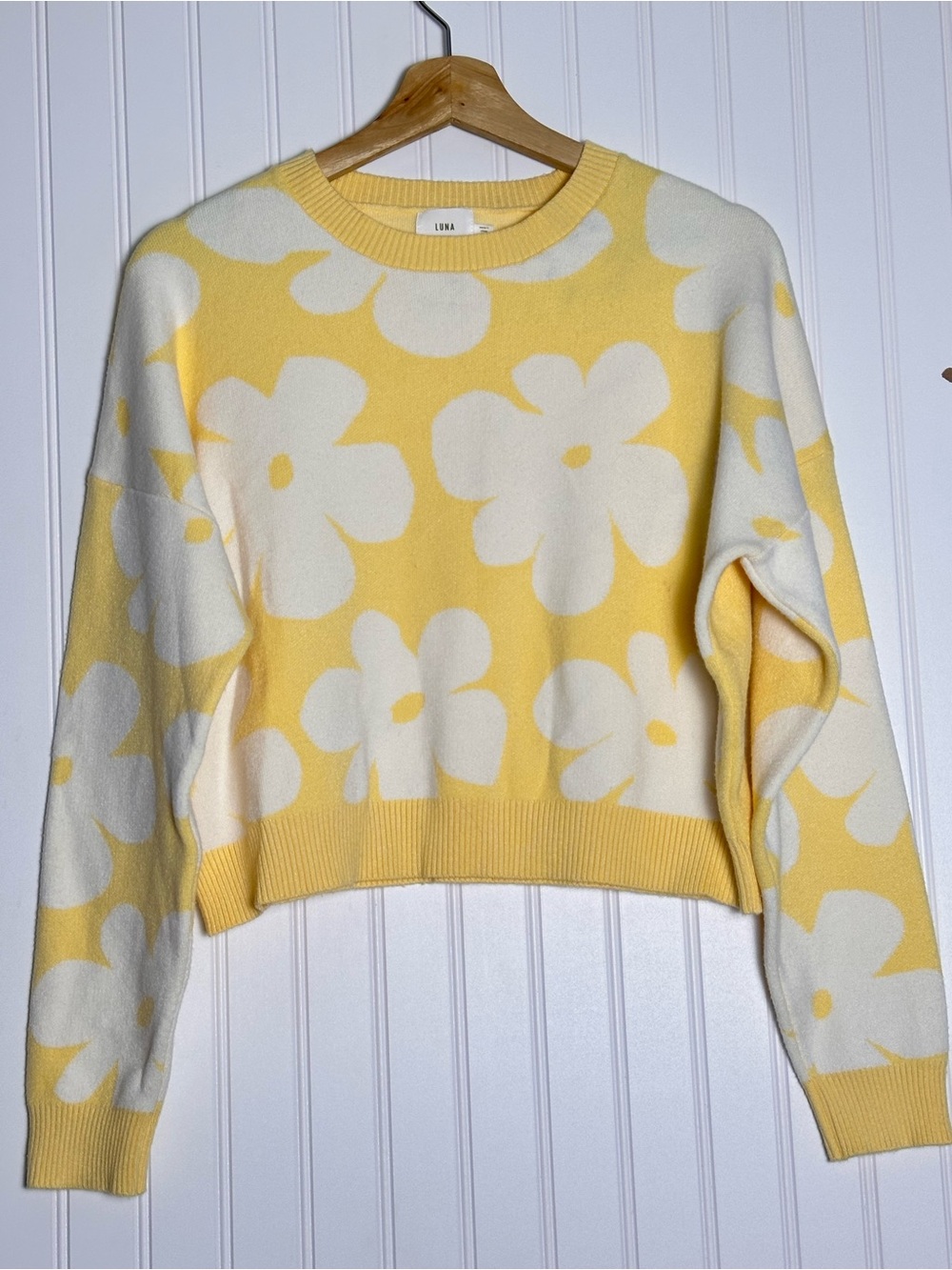 Anthropologie Luna Ivy Soft Yellow Floral Appliqué Crewneck Sweater M Cropped - Picture 3 of 7